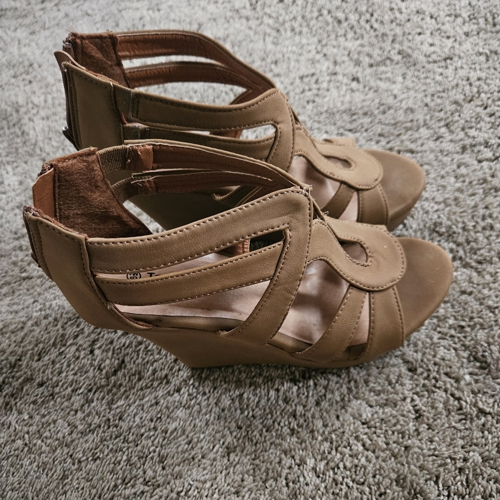 Top Moda Tan Wedges - Picture 3 of 4